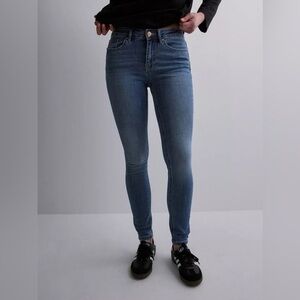 Vero Moda VMNEILA Mr Skinny Grind Jeans Distressed Mid Rise Jean Women’s size 28